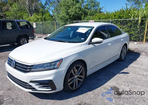 2016 Volkswagen Passat 1.8T R-Line z USA, uszkodzony, nr VIN 1VWAT7A39GC066453